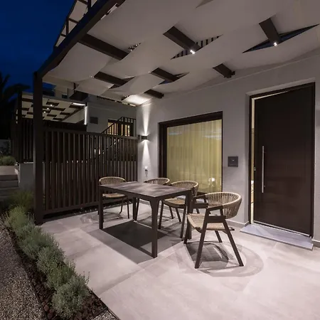Blue Whisper Luxury Living * Nea Roda