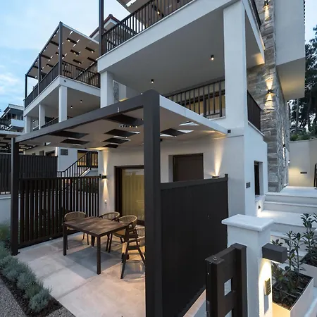 Blue Whisper Luxury Living Aparthotel *