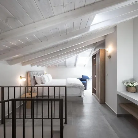 Blue Whisper Luxury Living Aparthotel *