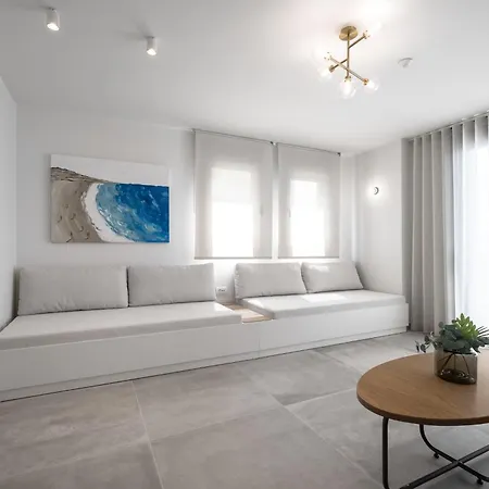 Blue Whisper Luxury Living * Nea Roda