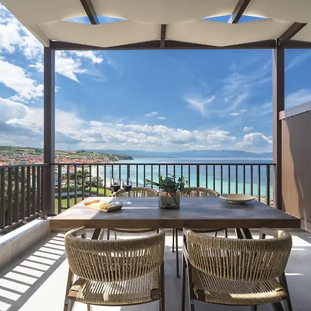 Blue Whisper Luxury Living Aparthotel