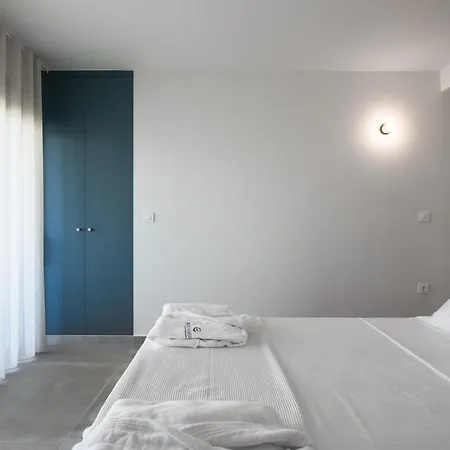 Blue Whisper Luxury Living Aparthotel Nea Roda
