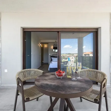 Blue Whisper Luxury Living 4* Nea Roda