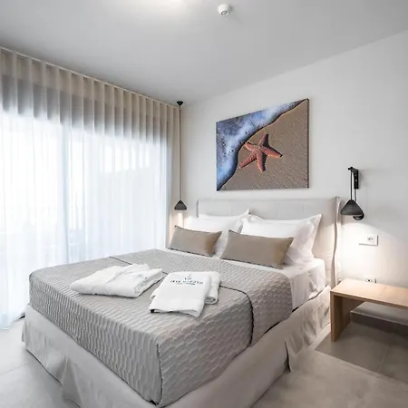 Blue Whisper Luxury Living شقة فندقية 4*