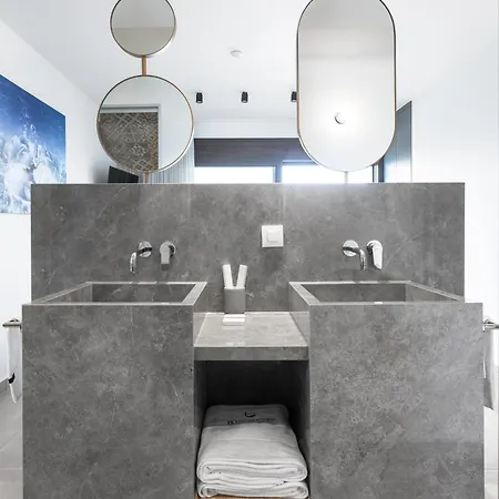 Апартхотел Blue Whisper Luxury Living