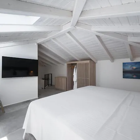 Aparthotel Blue Whisper Luxury Living Nea Roda