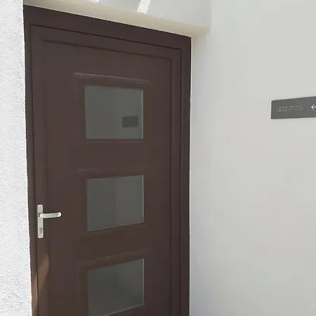 Blue Whisper Luxury Living מלון דירות