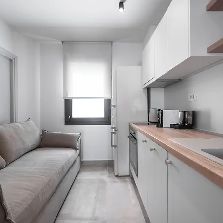 Blue Whisper Luxury Living מלון דירות 4*