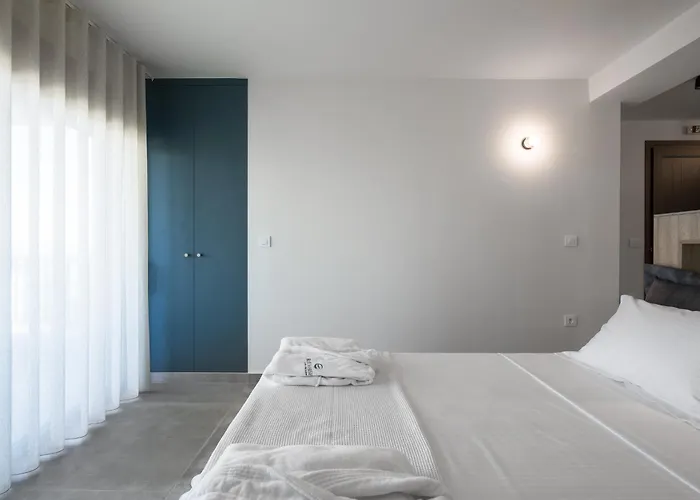 Blue Whisper Luxury Living Apart Otel Nea Roda