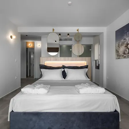 Blue Whisper Luxury Living 4* Nea Roda