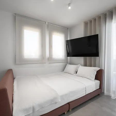 Blue Whisper Luxury Living Hotel apartamentowy Nea Roda