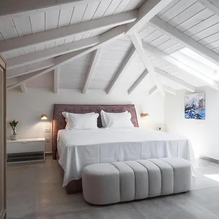 Hotel apartamentowy Blue Whisper Luxury Living Nea Roda