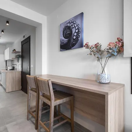 Blue Whisper Luxury Living Hotel apartamentowy Nea Roda