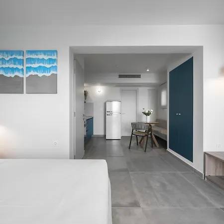 Blue Whisper Luxury Living 4* Nea Roda
