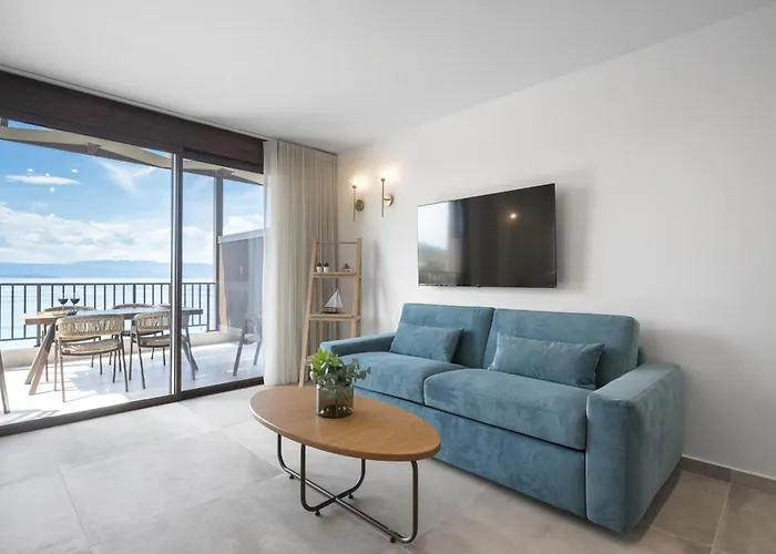 Blue Whisper Luxury Living 4* Nea Roda