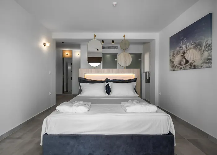 Blue Whisper Luxury Living 4* Nea Roda