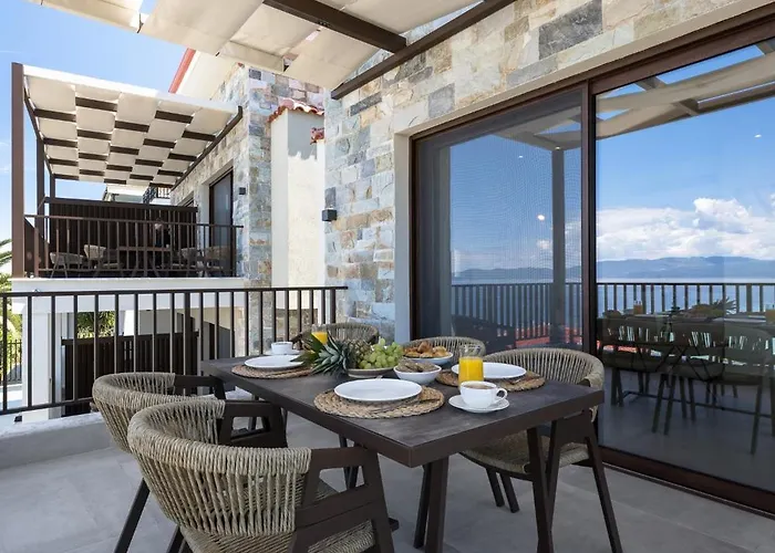 Blue Whisper Luxury Living Apart Otel Nea Roda