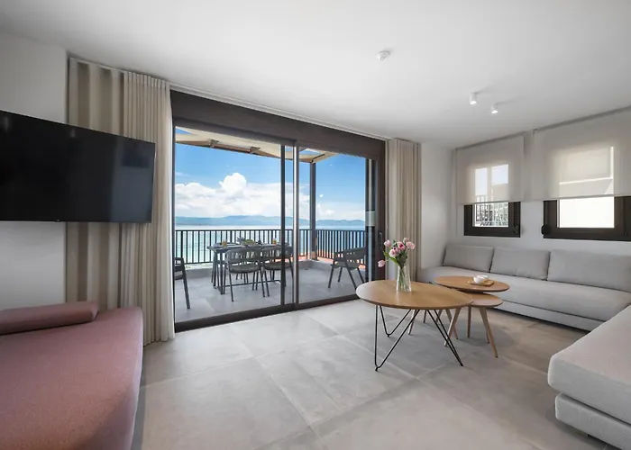 Blue Whisper Luxury Living Nea Roda