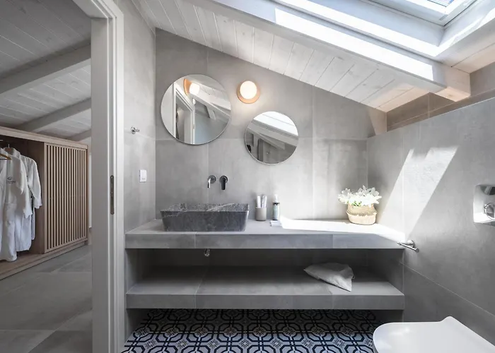 Blue Whisper Luxury Living 4* Nea Roda