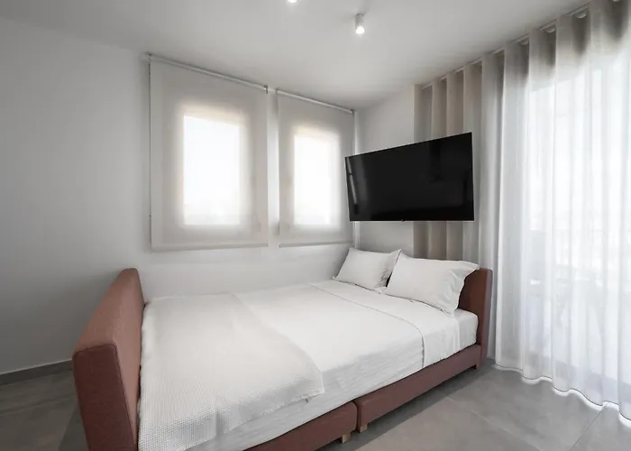 Blue Whisper Luxury Living Apart Otel Nea Roda