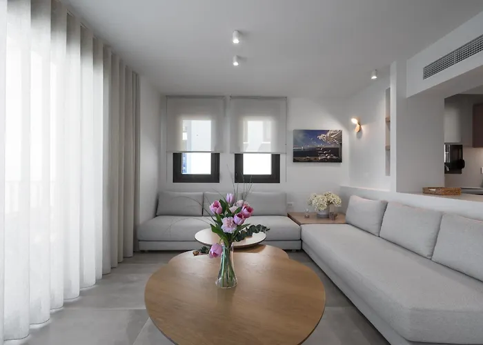 Blue Whisper Luxury Living 4* Nea Roda