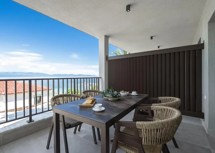 Blue Whisper Luxury Living 4* Nea Roda