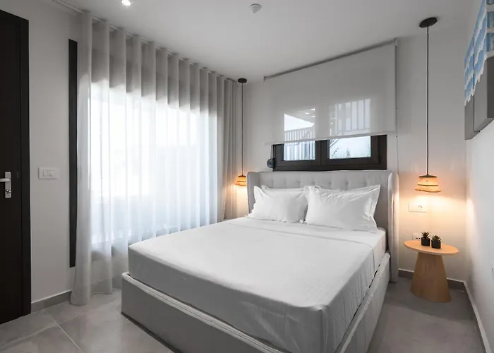 Blue Whisper Luxury Living Nea Roda