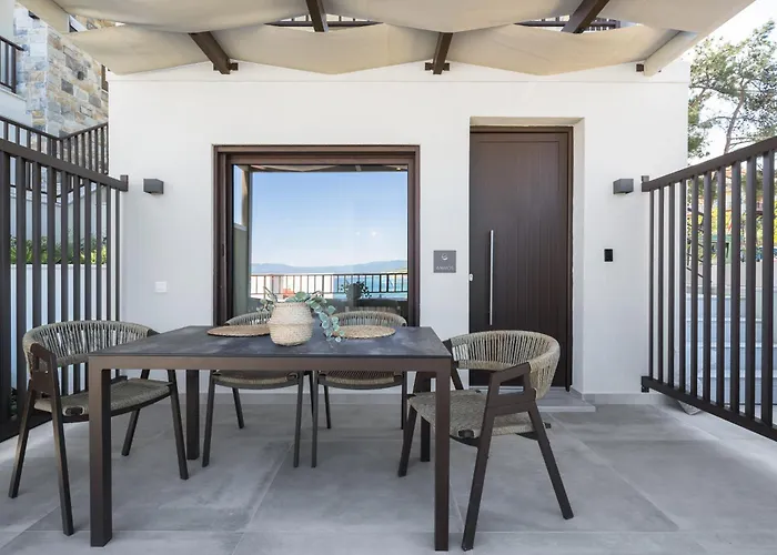 Blue Whisper Luxury Living Apart Otel Nea Roda